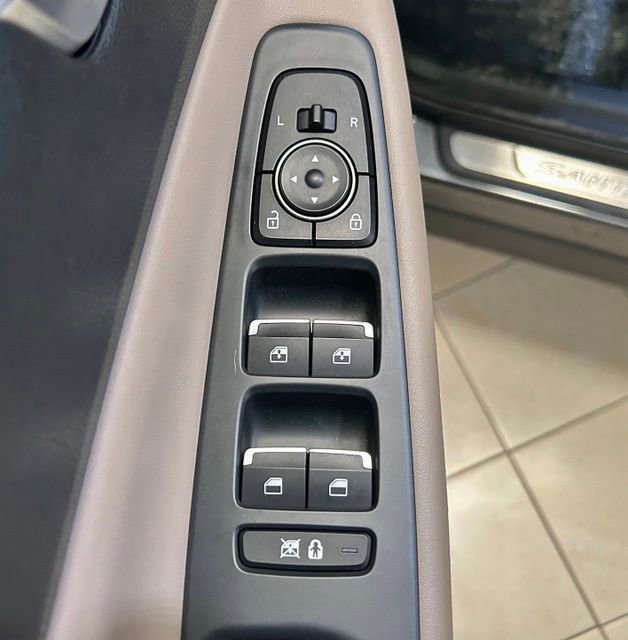 Used 2020 Hyundai Santa Fe Limited FWD image 27
