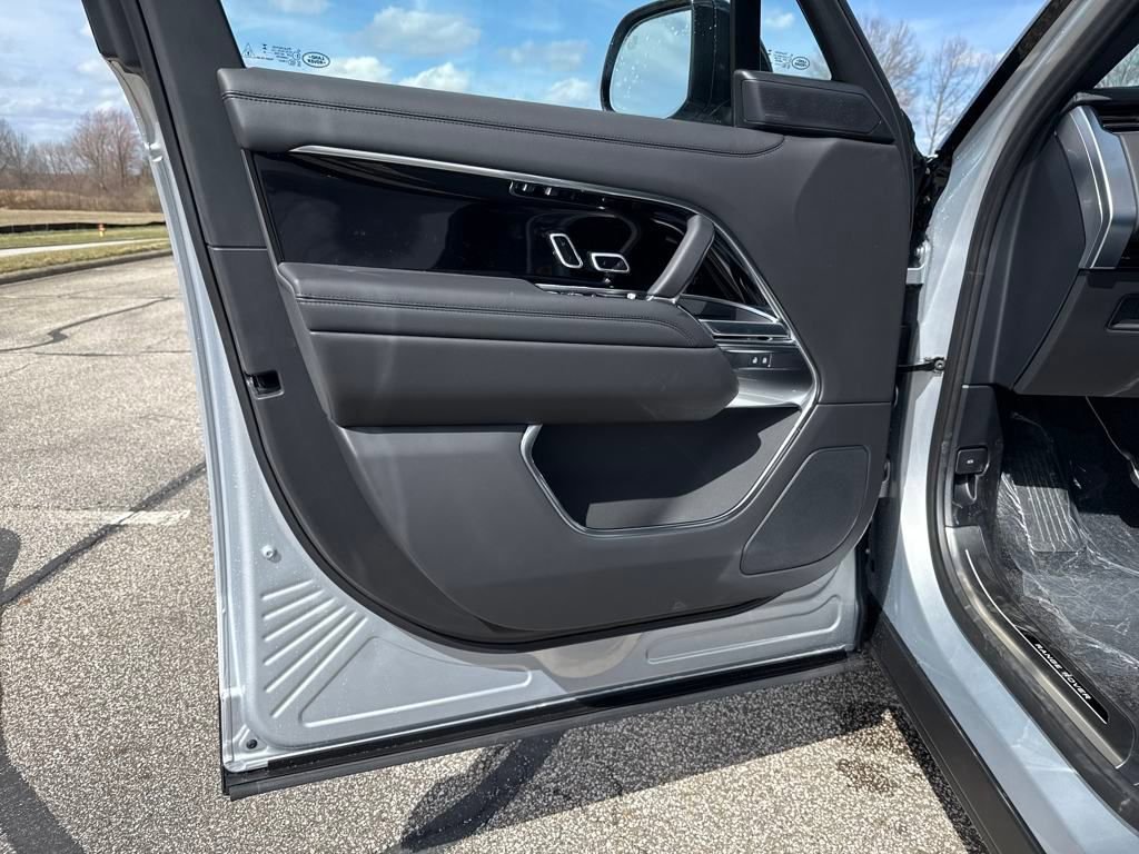 New 2025 Land Rover Range Rover SE AWD/4WD image 9