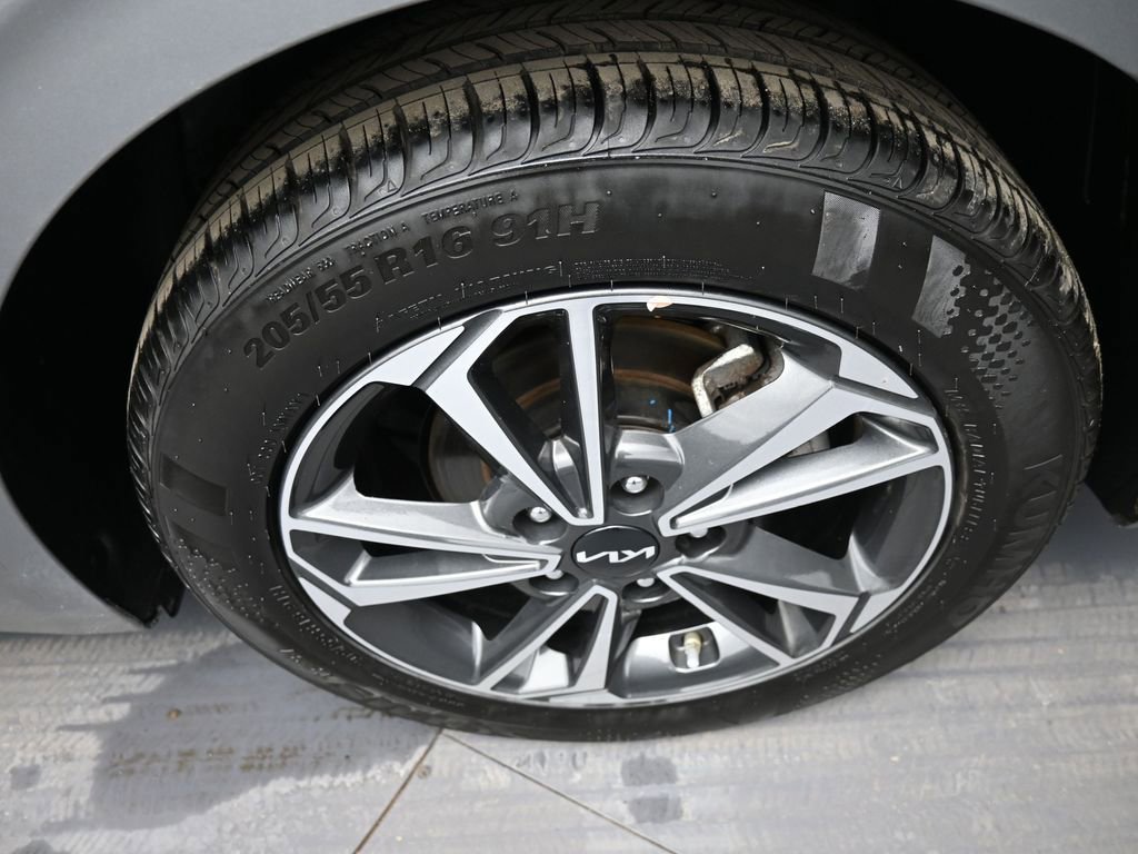 Certified 2024 Kia Forte LXS w/ LXS Technology Package image 15