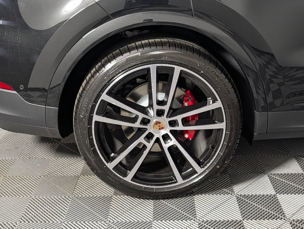 New 2026 Porsche Cayenne S AWD/4WD image 13