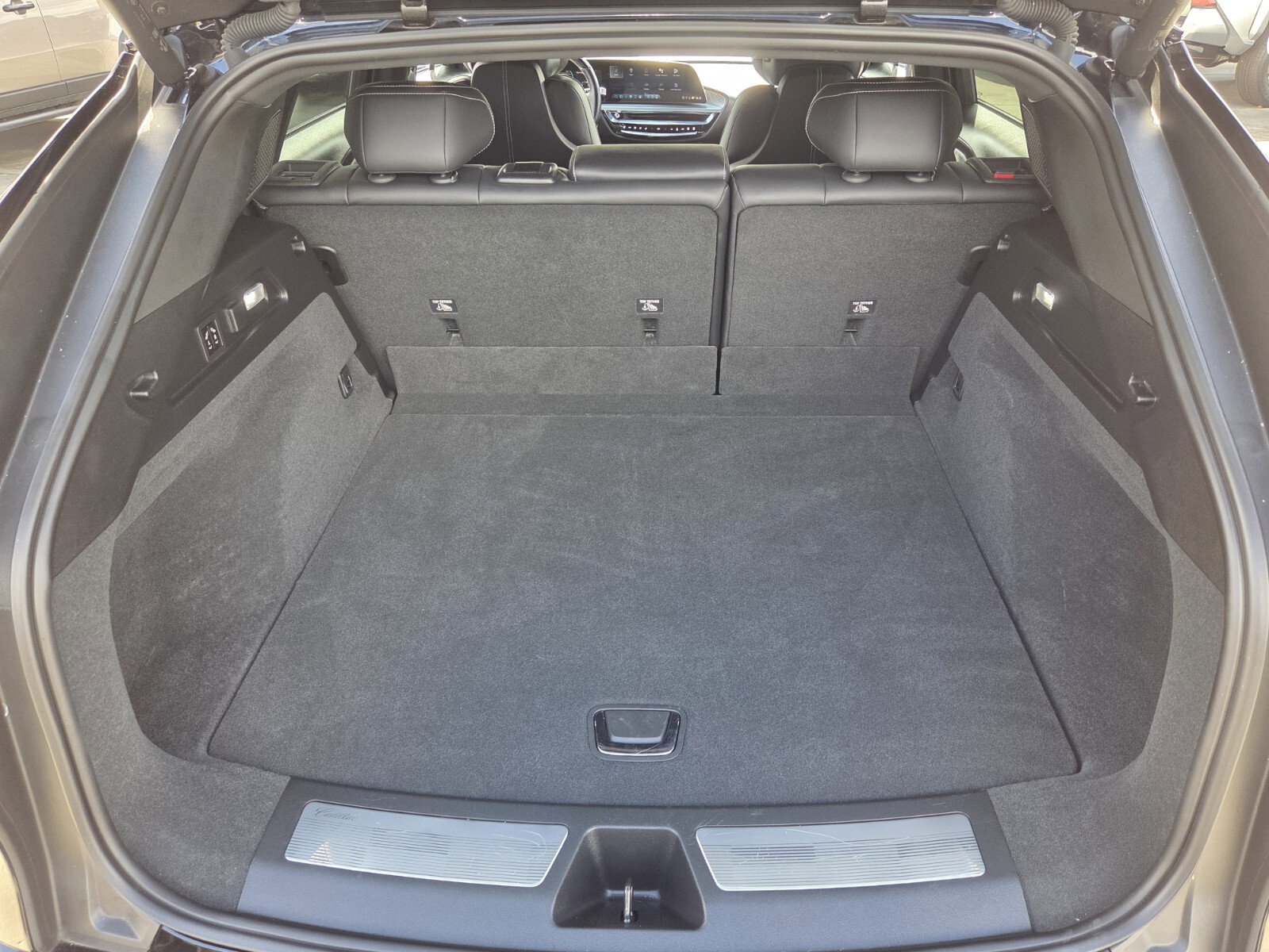 Used 2024 Cadillac Lyriq Sport image 9