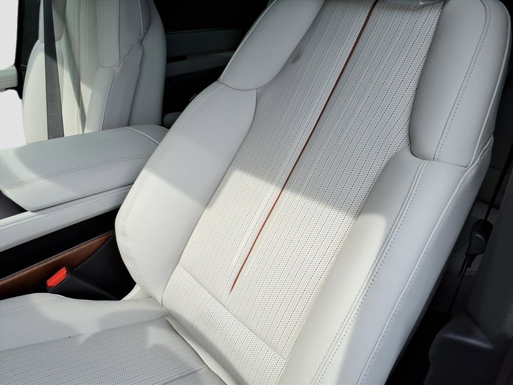 New 2026 Cadillac Vistiq Luxury w/ LPO, Floor Liner Package image 15