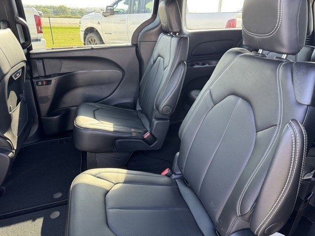 New 2026 Chrysler Pacifica Select image 30