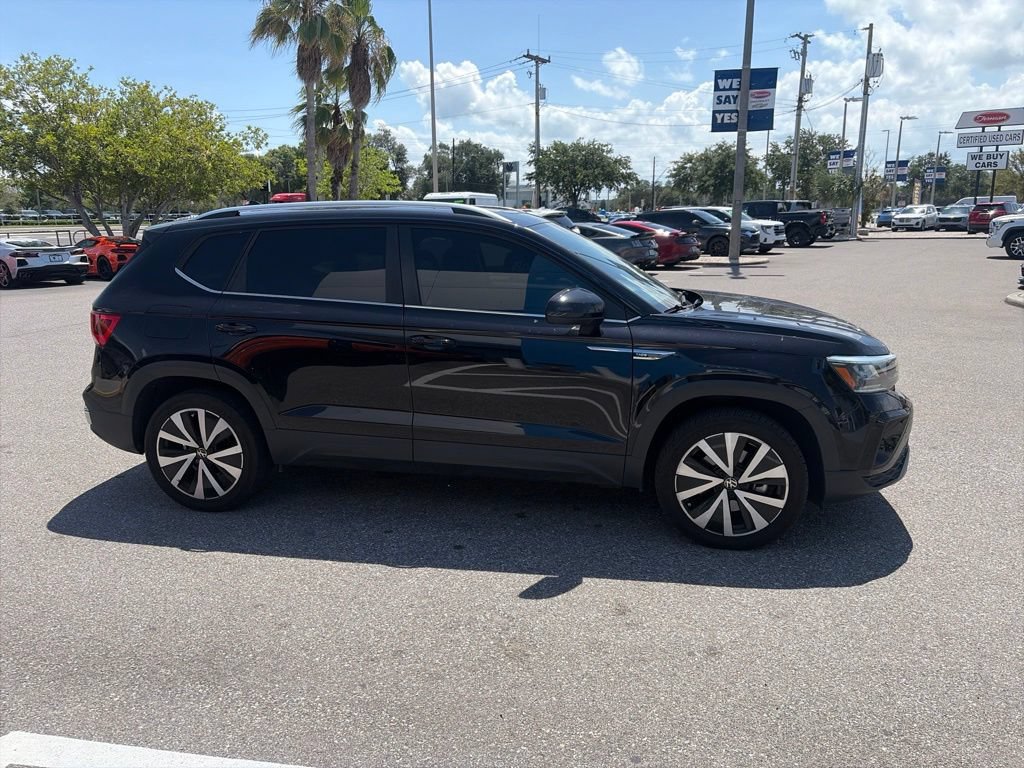 Used 2023 Volkswagen Taos SE FWD image 4