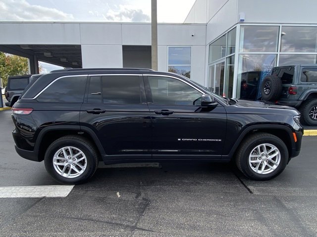 Used 2025 Jeep Grand Cherokee Laredo X w/ Luxury Tech Group I image 9