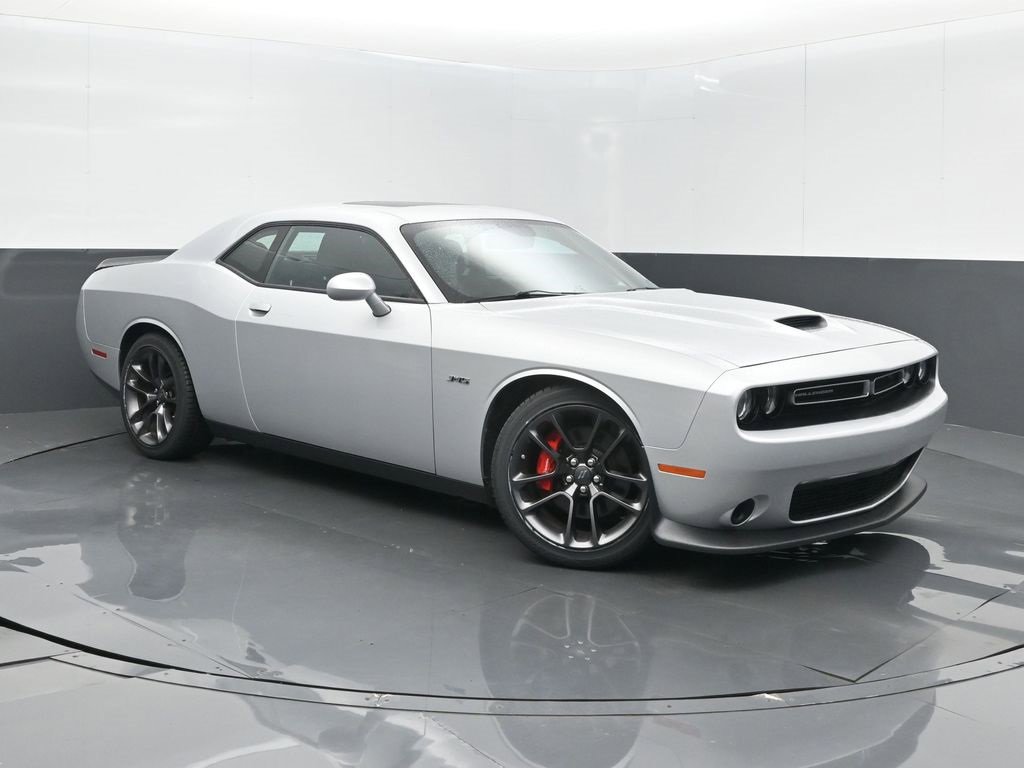 Used 2023 Dodge Challenger R/T w/ Performance Handling Group image 28