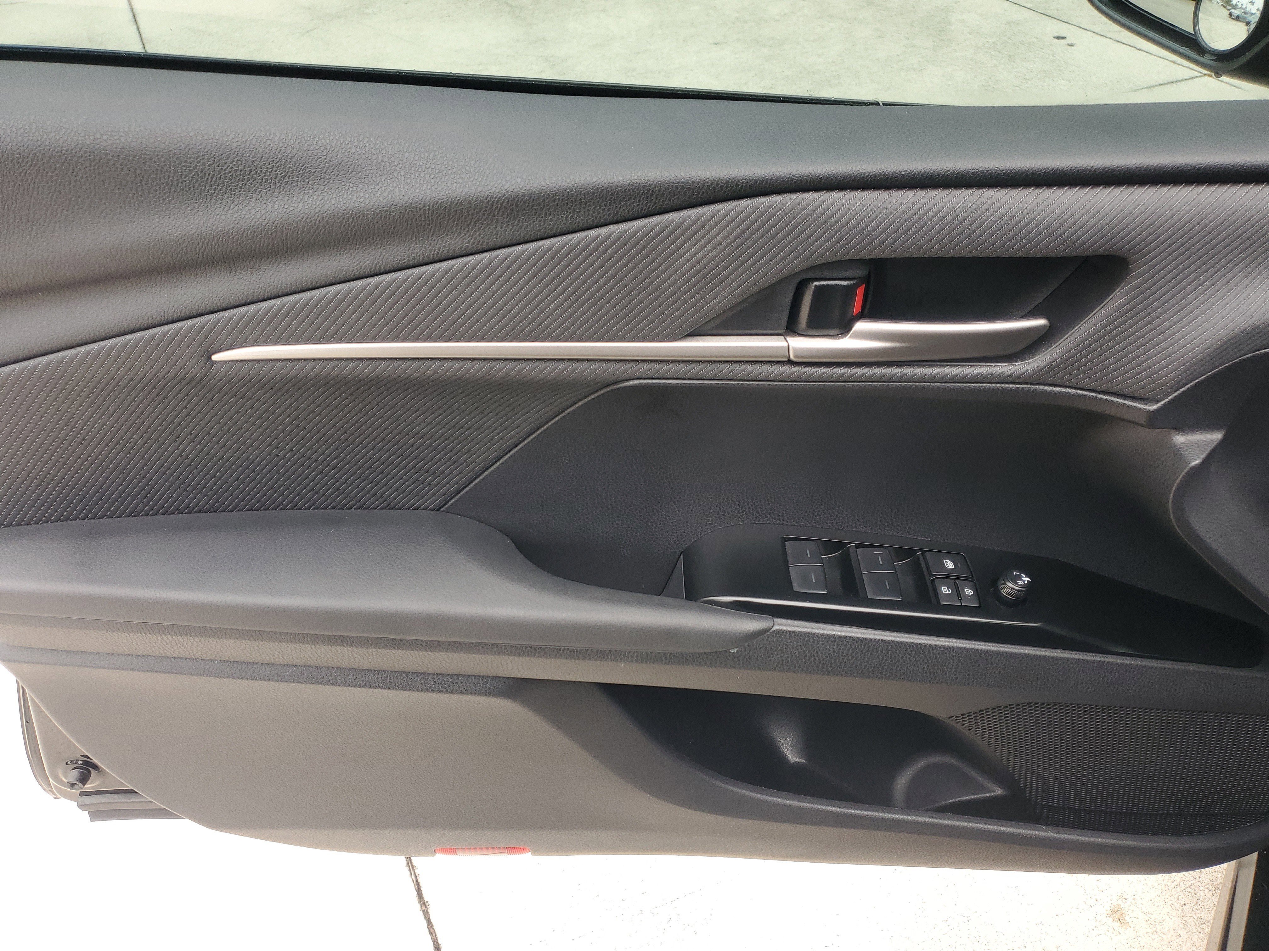 Used 2026 Toyota Camry SE image 18