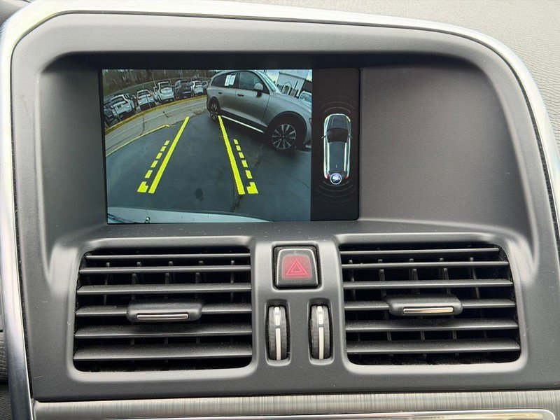 Used 2016 Volvo XC60 T5 Premier w/ Proximity Package image 22