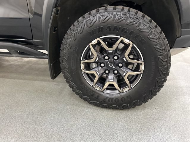 Used 2025 Chevrolet Colorado ZR2 w/ Technology Package AWD/4WD image 30