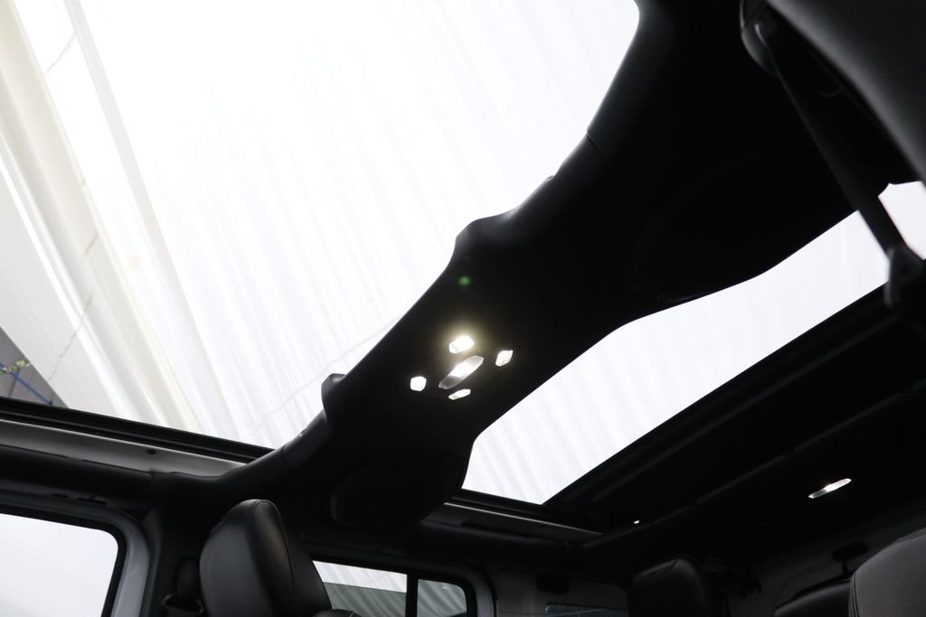 Used 2021 Jeep Wrangler Unlimited Rubicon AWD/4WD image 31