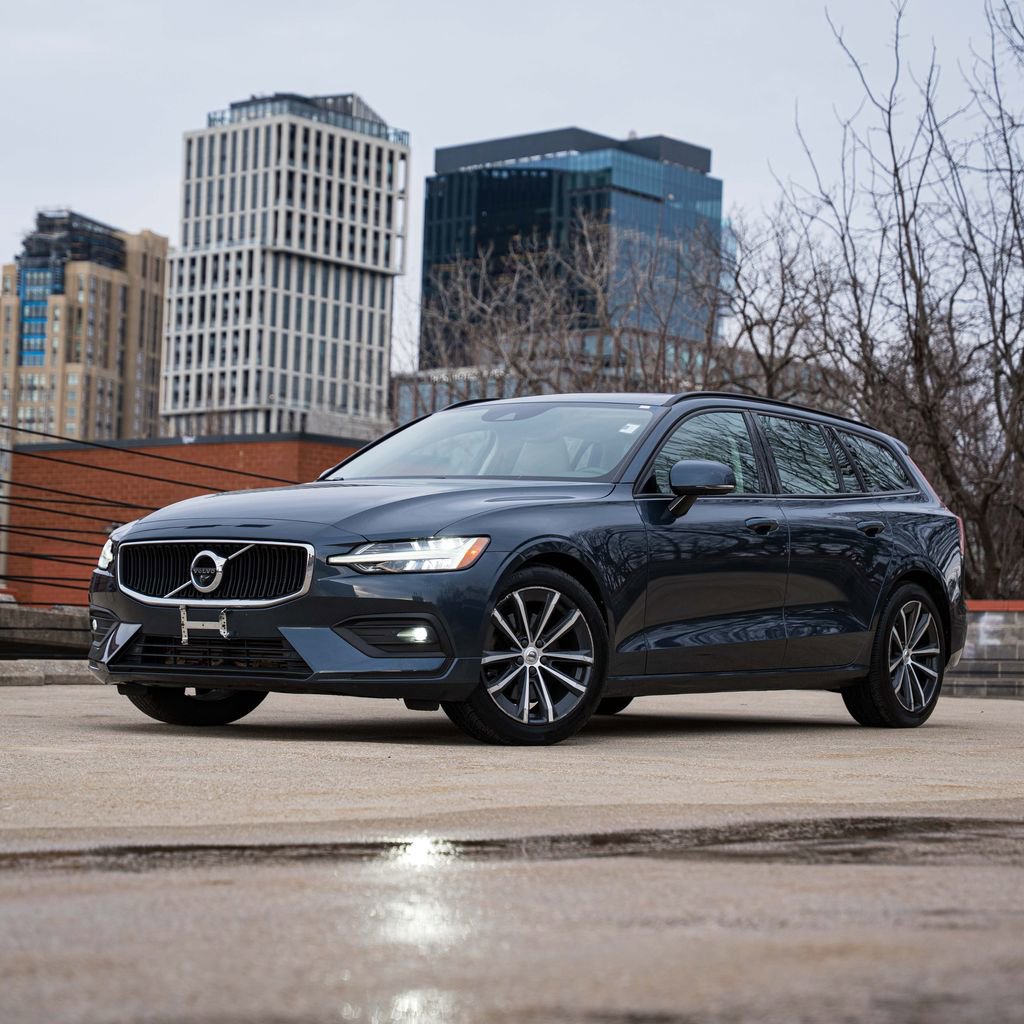 Used 2021 Volvo V60 T5 Momentum