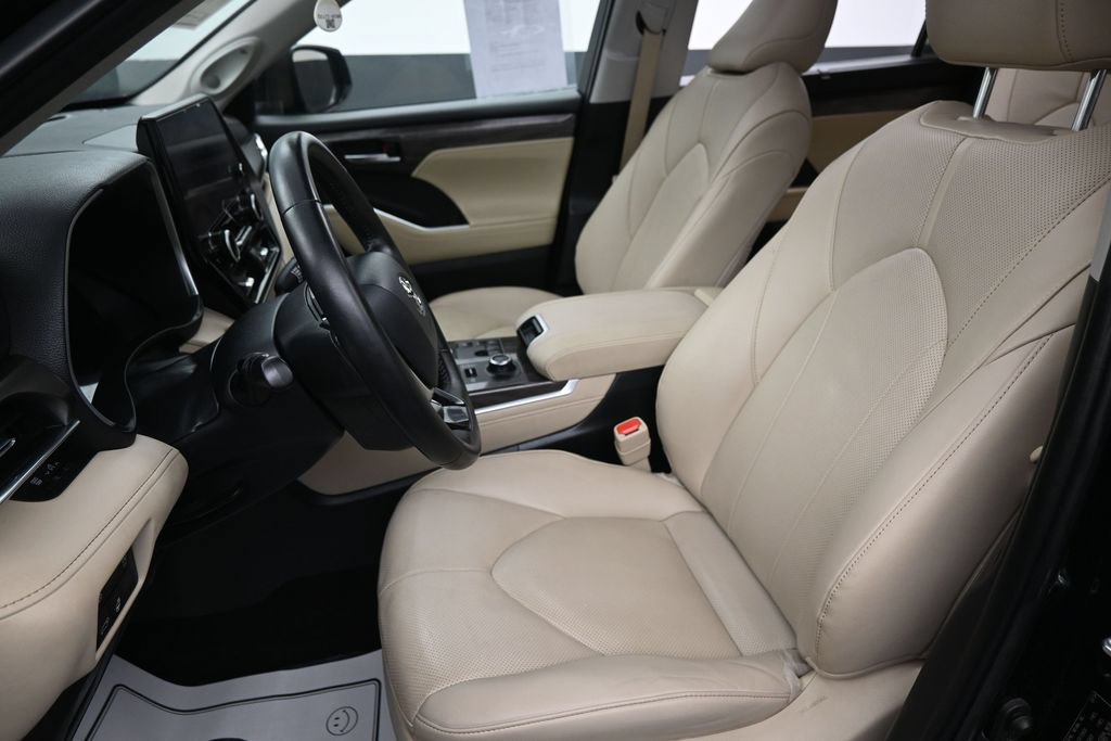 Used 2024 Toyota Highlander Limited AWD/4WD image 22