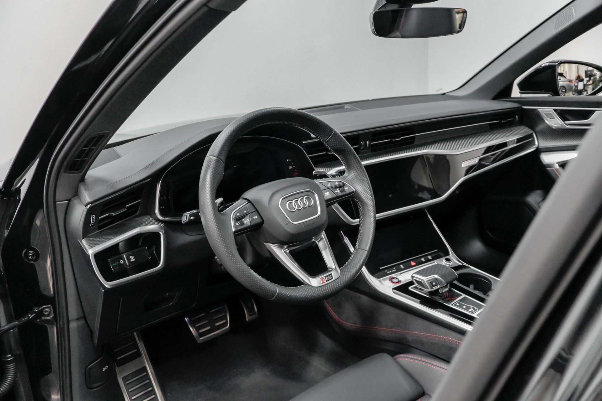 Used 2023 Audi RS 6 image 32