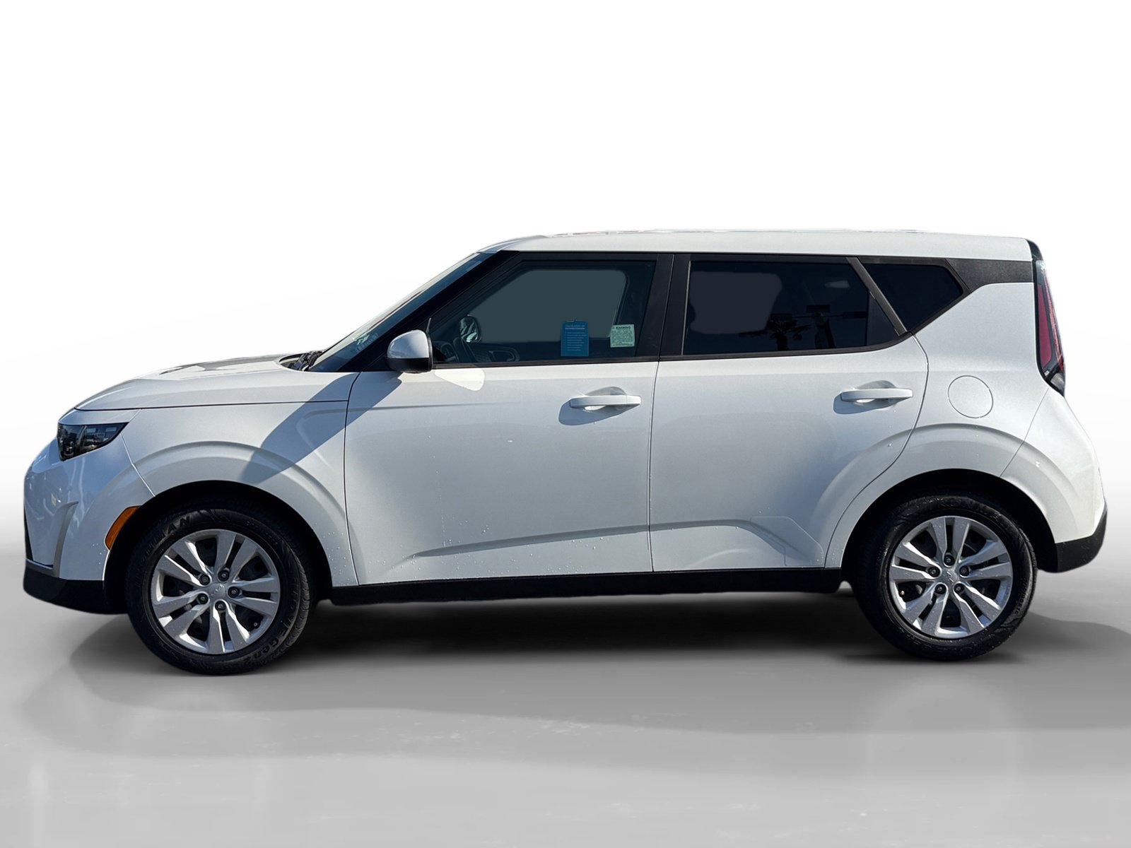 Certified 2023 Kia Soul LX FWD image 2