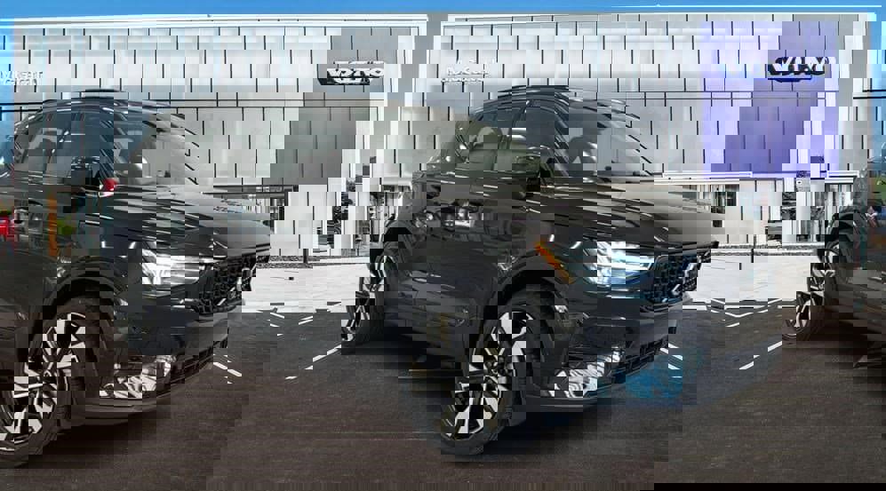 Used 2026 Volvo XC40 B5 Ultra w/ Protection Package Premier