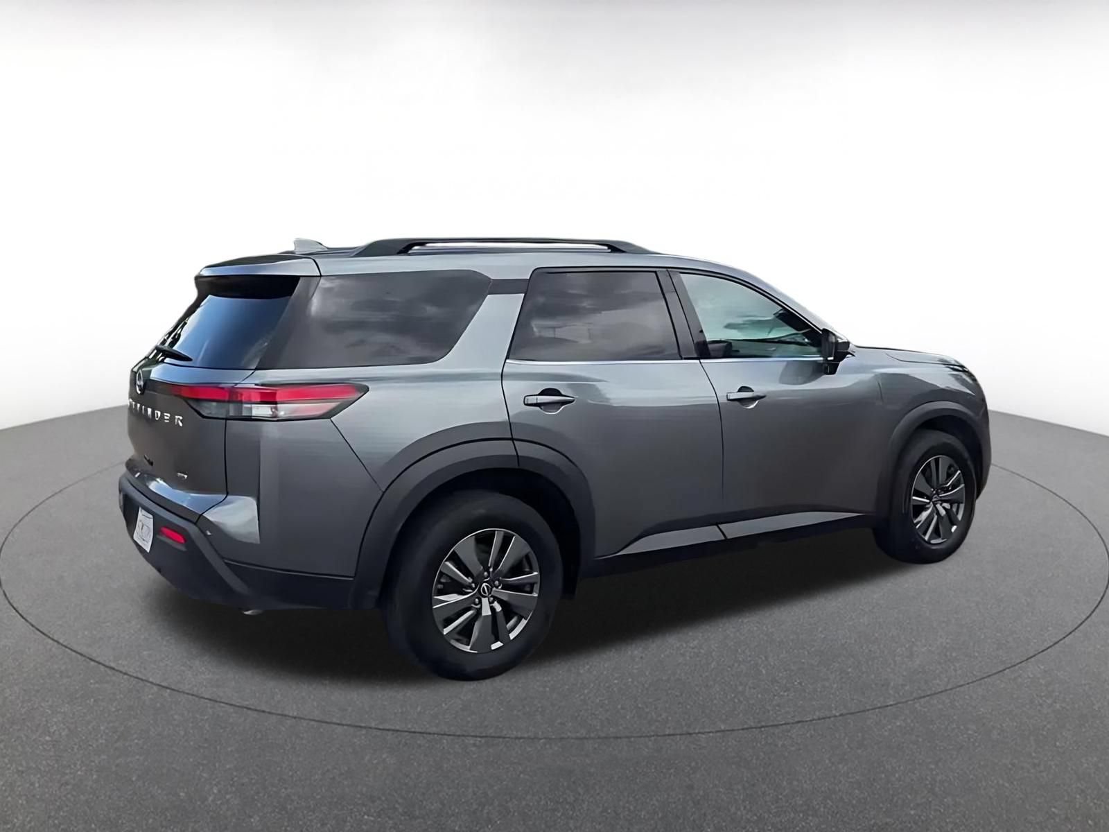 Used 2025 Nissan Pathfinder SV AWD/4WD image 11