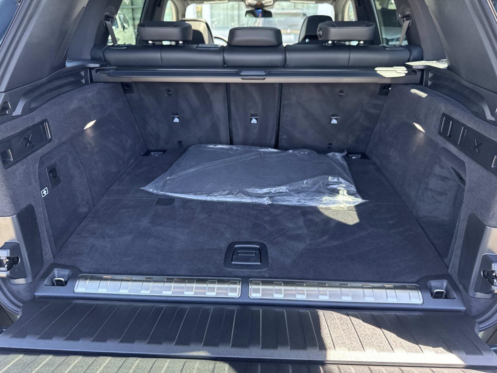 Used 2026 BMW X5 xDrive50e image 5