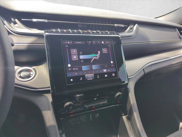 Used 2025 Jeep Grand Cherokee Laredo w/ Luxury Tech Group I RWD image 14