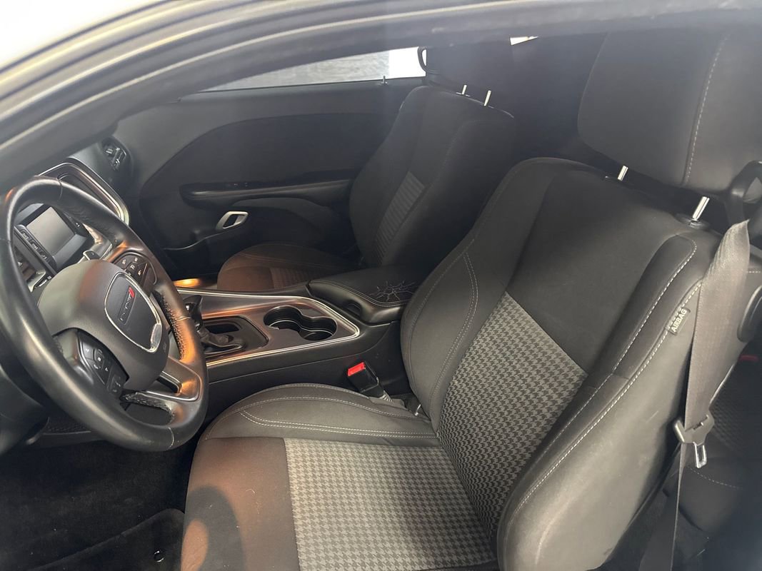 Used 2016 Dodge Challenger SXT w/ Driver Convenience Group image 9