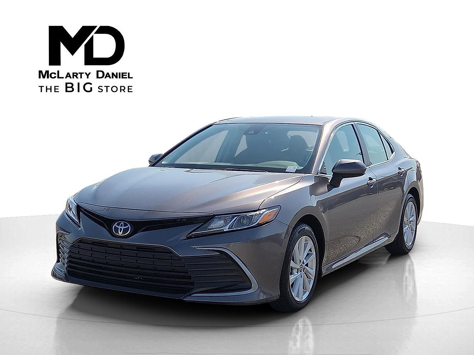 Used 2024 Toyota Camry LE image 2