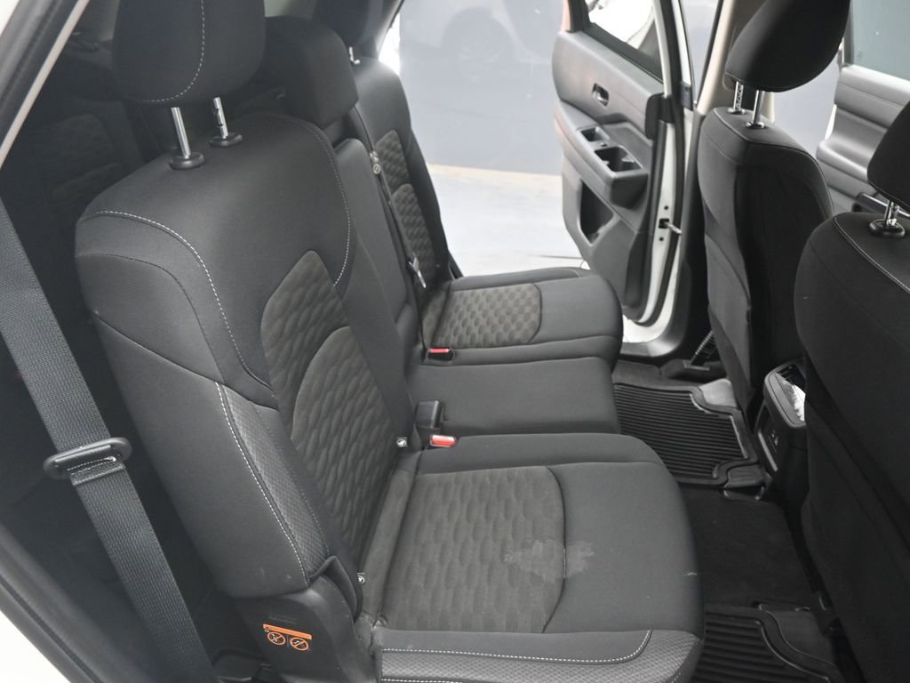 Used 2025 Nissan Pathfinder SV image 21