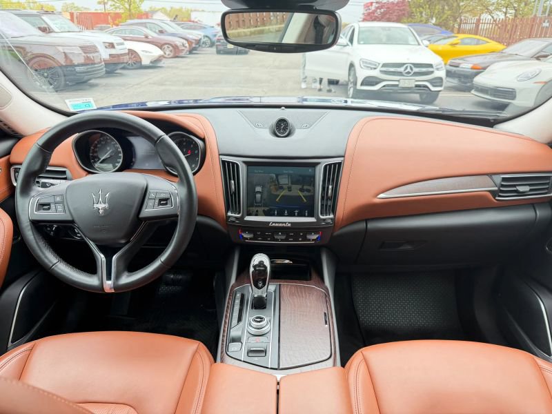 Used 2017 Maserati Levante w/ Luxury Package image 17