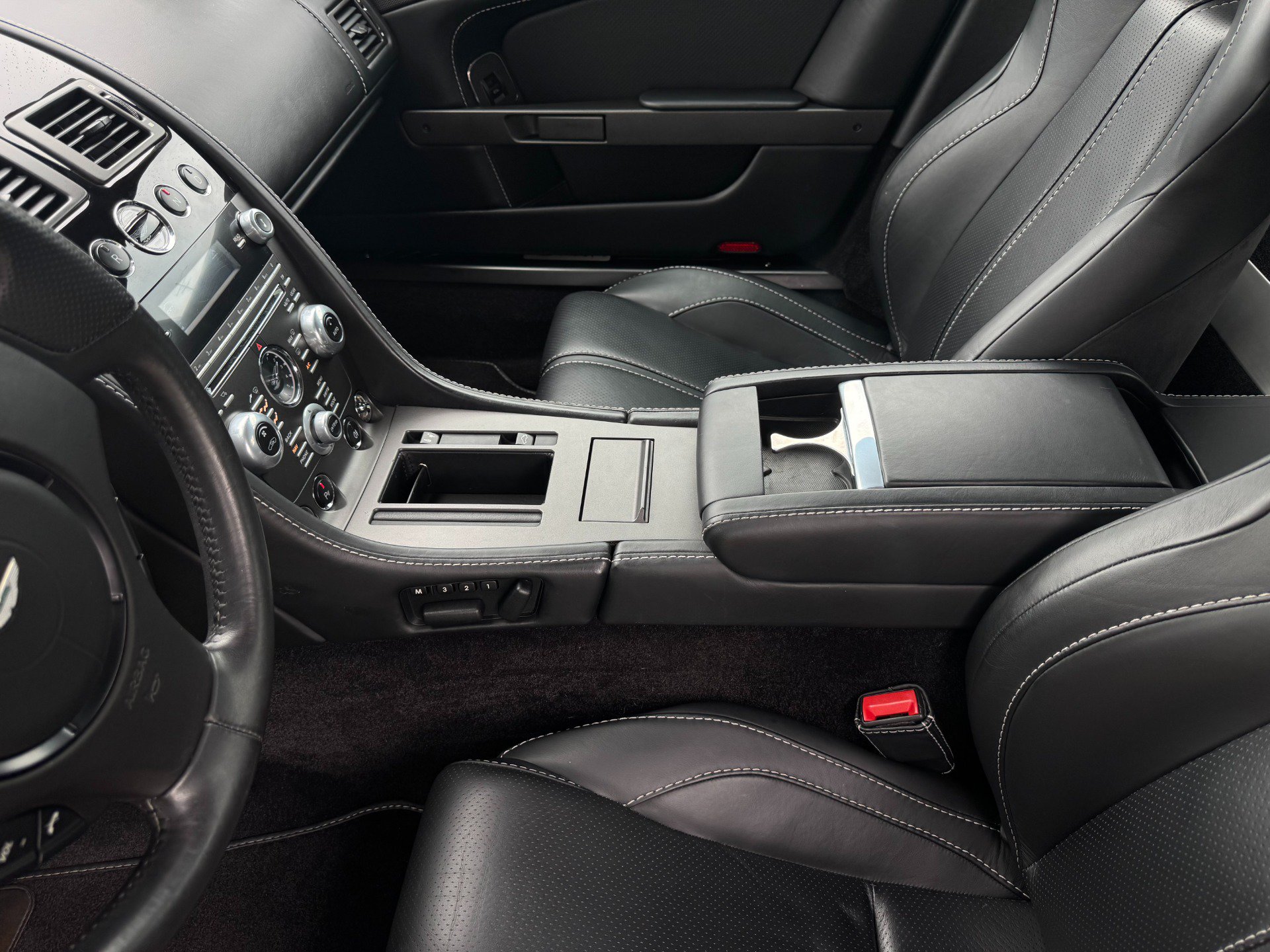 Used 2015 Aston Martin V8 Vantage GT RWD image 61