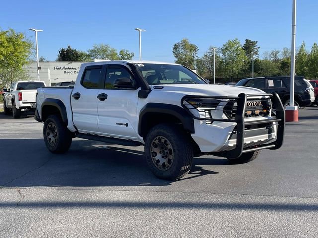 Used 2025 Toyota Tacoma Trailhunter AWD/4WD image 7
