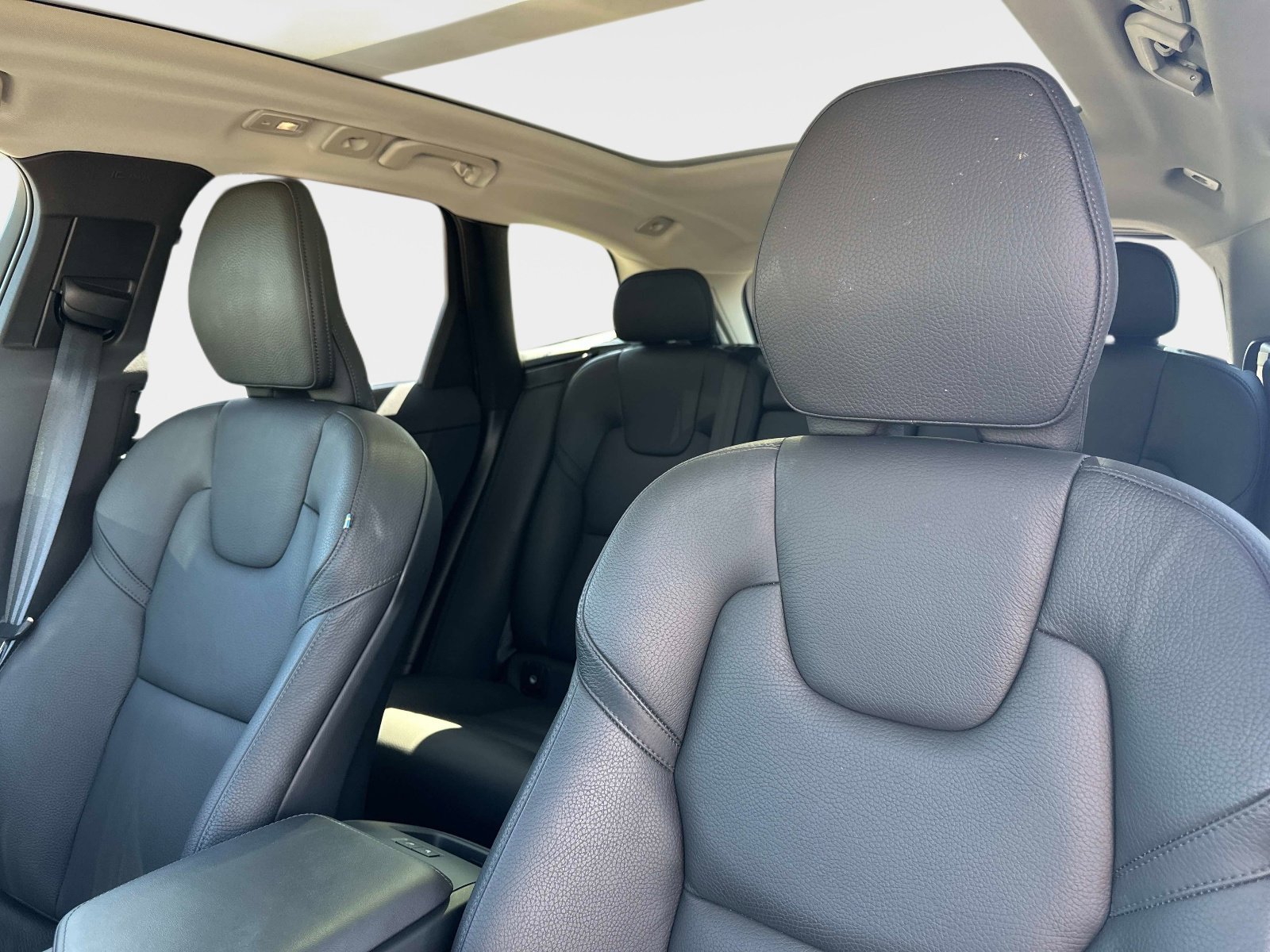 Certified 2025 Volvo XC60 B5 Plus image 19