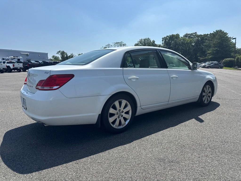Used 2005 Toyota Avalon Limited FWD image 4