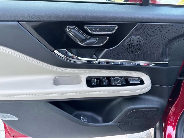 New 2025 Lincoln Corsair Grand Touring image 9