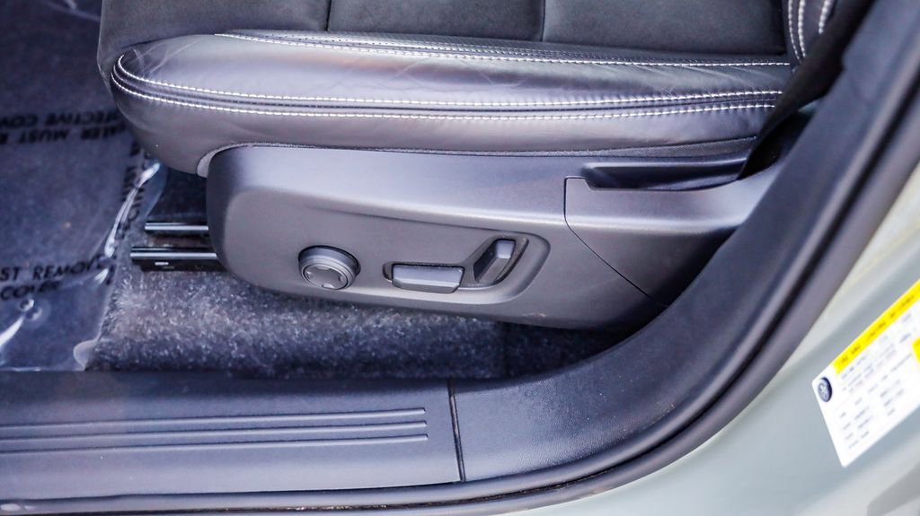 Used 2021 Volvo XC40 P8 Recharge image 23