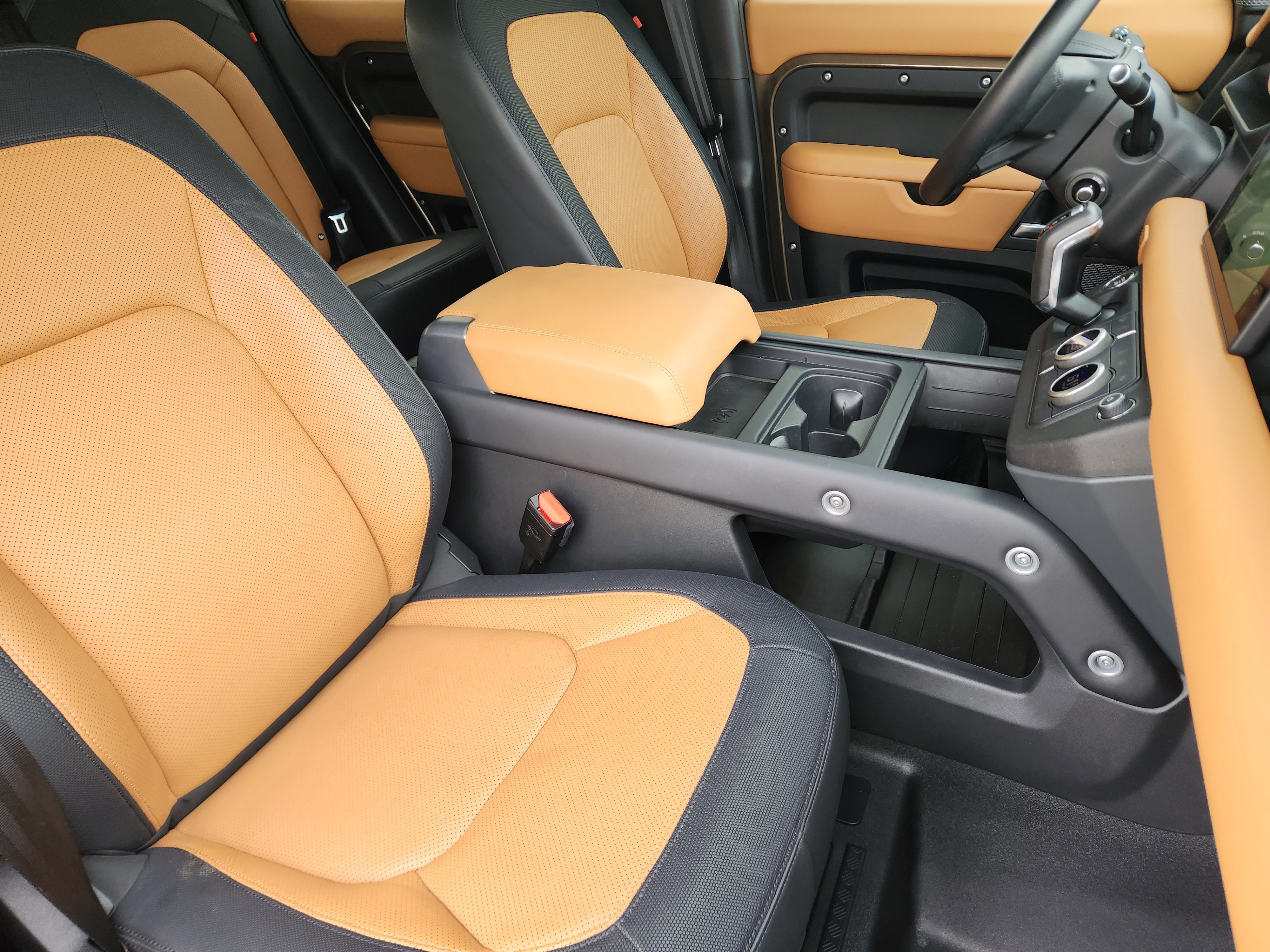 Certified 2024 Land Rover Defender 110 X-Dynamic SE AWD/4WD image 9