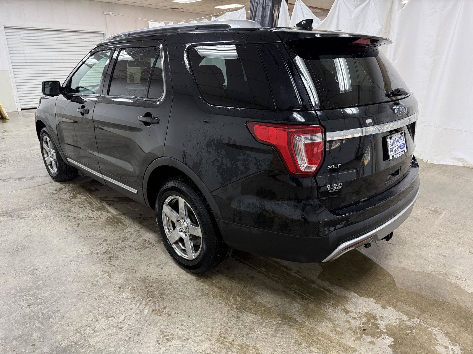 Used 2016 Ford Explorer XLT w/ Equipment Group 202A AWD/4WD image 5