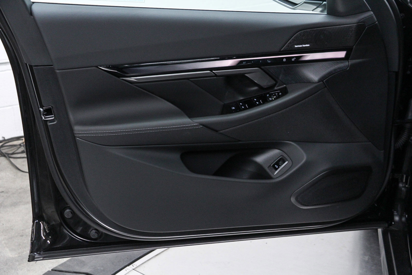 New 2026 BMW i5 eDrive40 w/ Convenience Package image 22