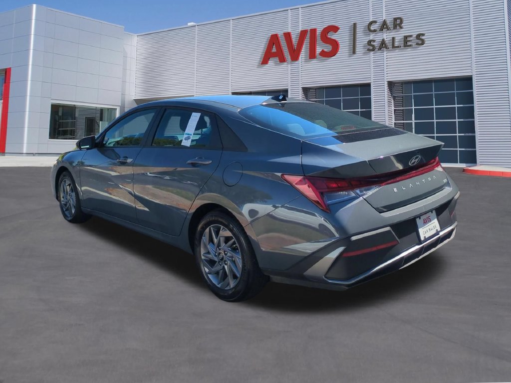 Used 2026 Hyundai Elantra Hybrid FWD image 7