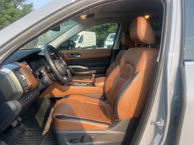 Used 2022 Nissan Pathfinder Platinum w/ Cargo Package image 14