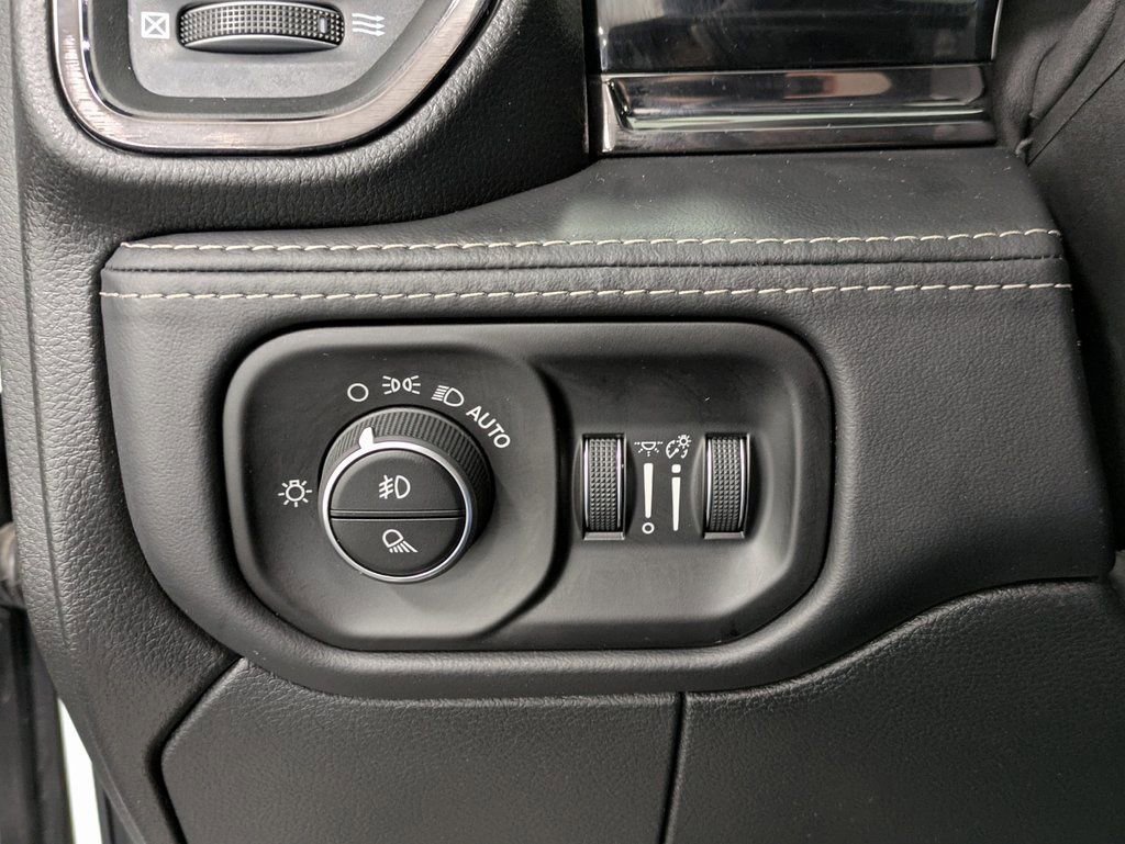 Used 2025 RAM 3500 Limited AWD/4WD image 24