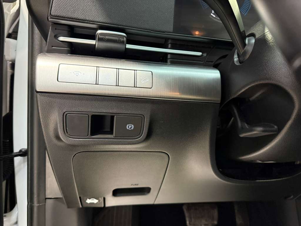 Used 2025 Hyundai Kona SEL image 21