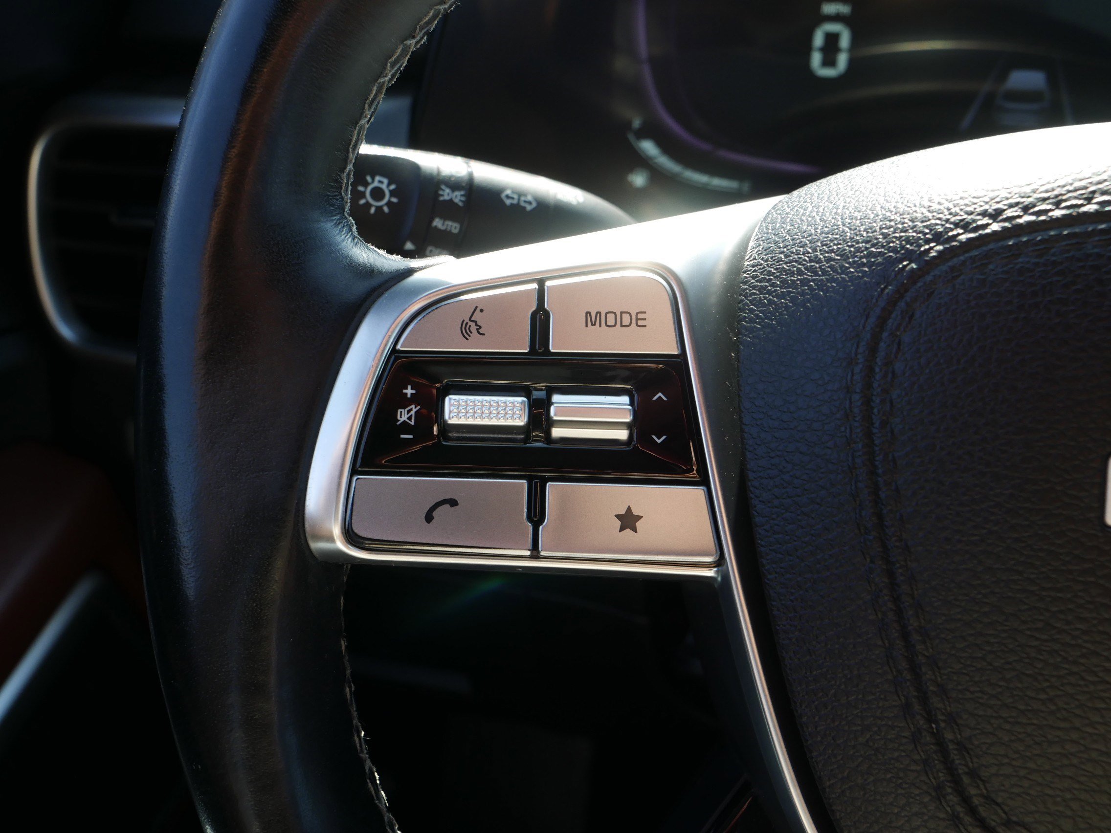 Used 2023 Kia Telluride EX w/ EX Captain's Chair Package image 31