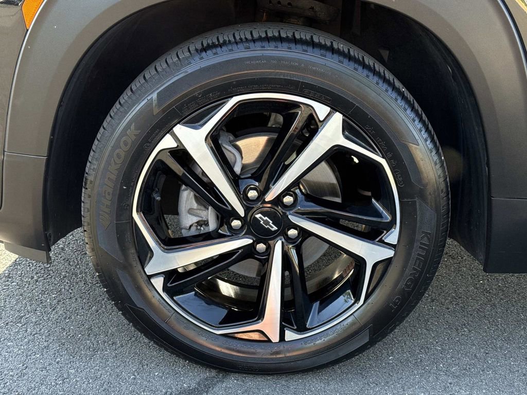 Used 2023 Chevrolet TrailBlazer RS w/ Sun and Liftgate Package FWD image 8