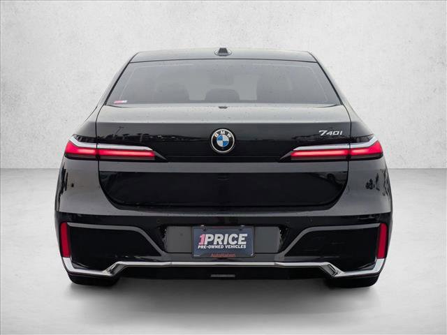 Used 2023 BMW 740i image 7