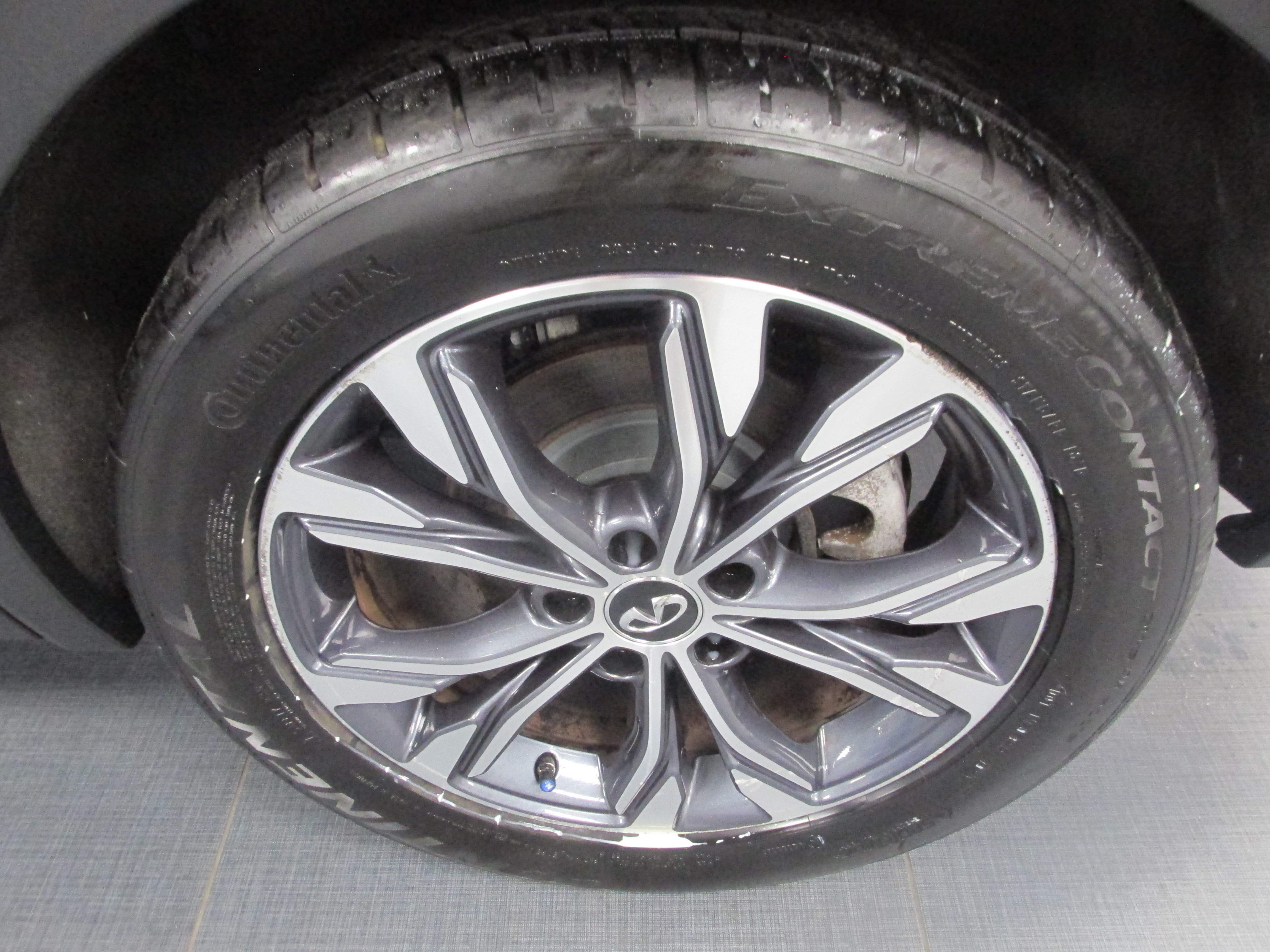 Used 2017 INFINITI QX30 AWD image 13