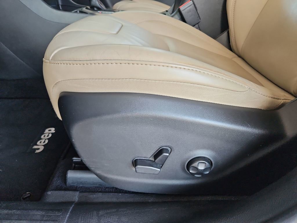 Used 2016 Jeep Cherokee Limited FWD image 24