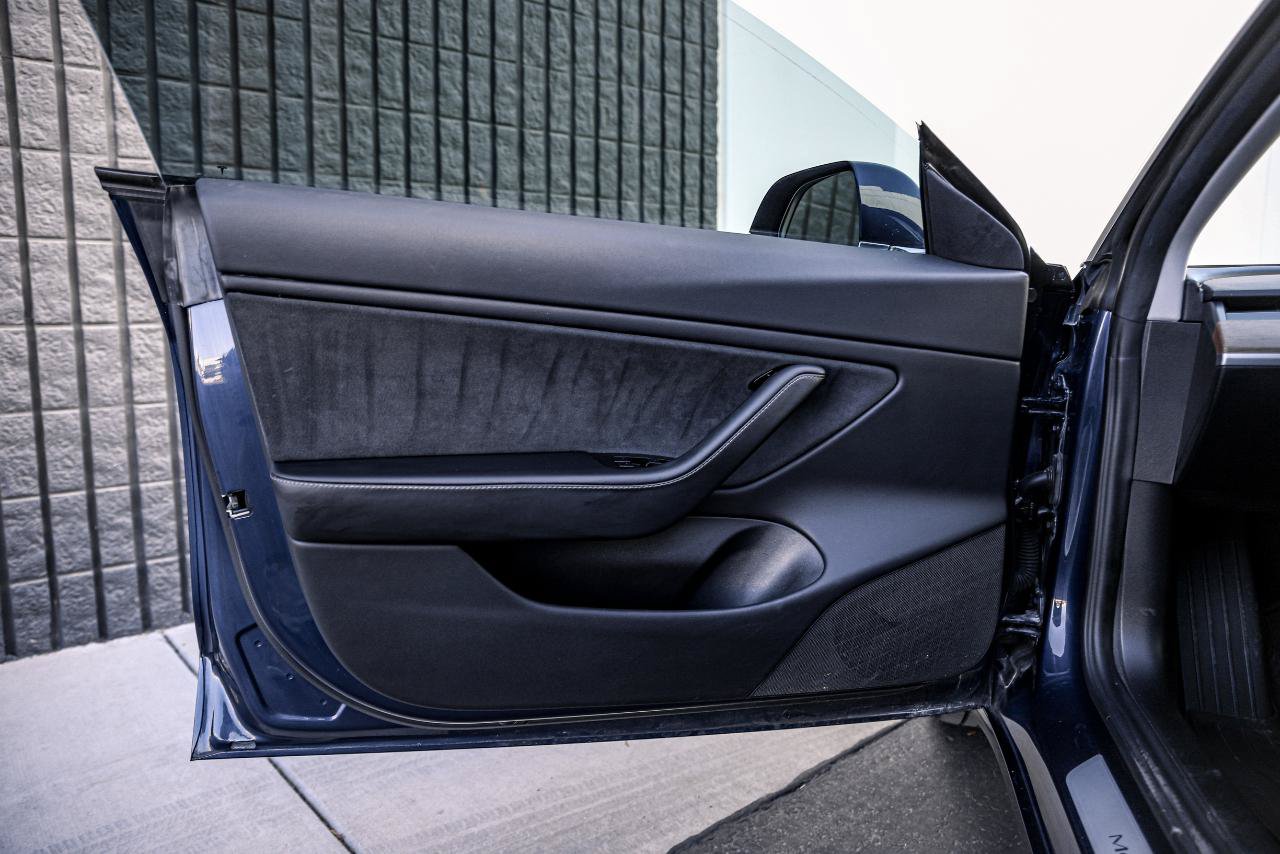 Used 2018 Tesla Model 3 Mid Range RWD image 11