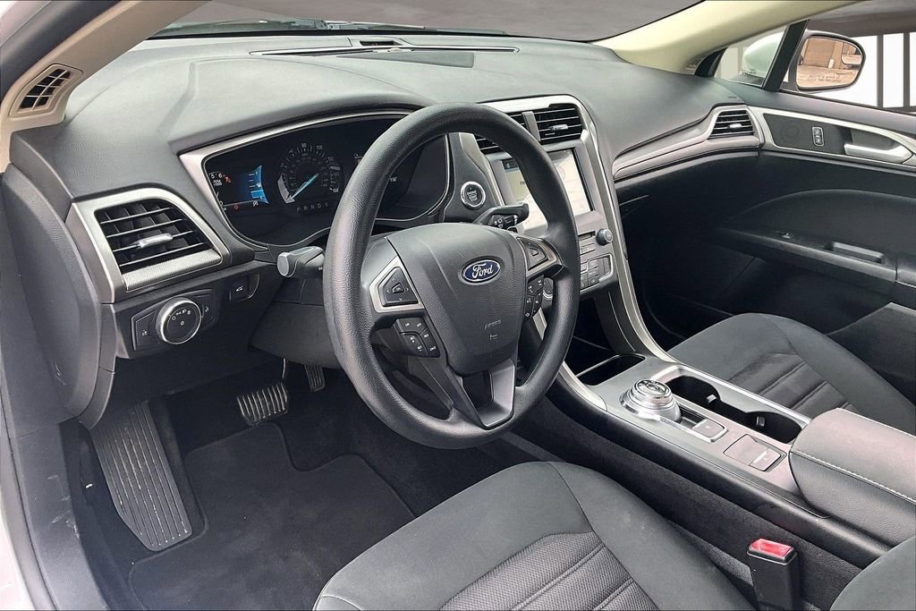 Used 2018 Ford Fusion SE w/ Fusion SE Technology Package image 16