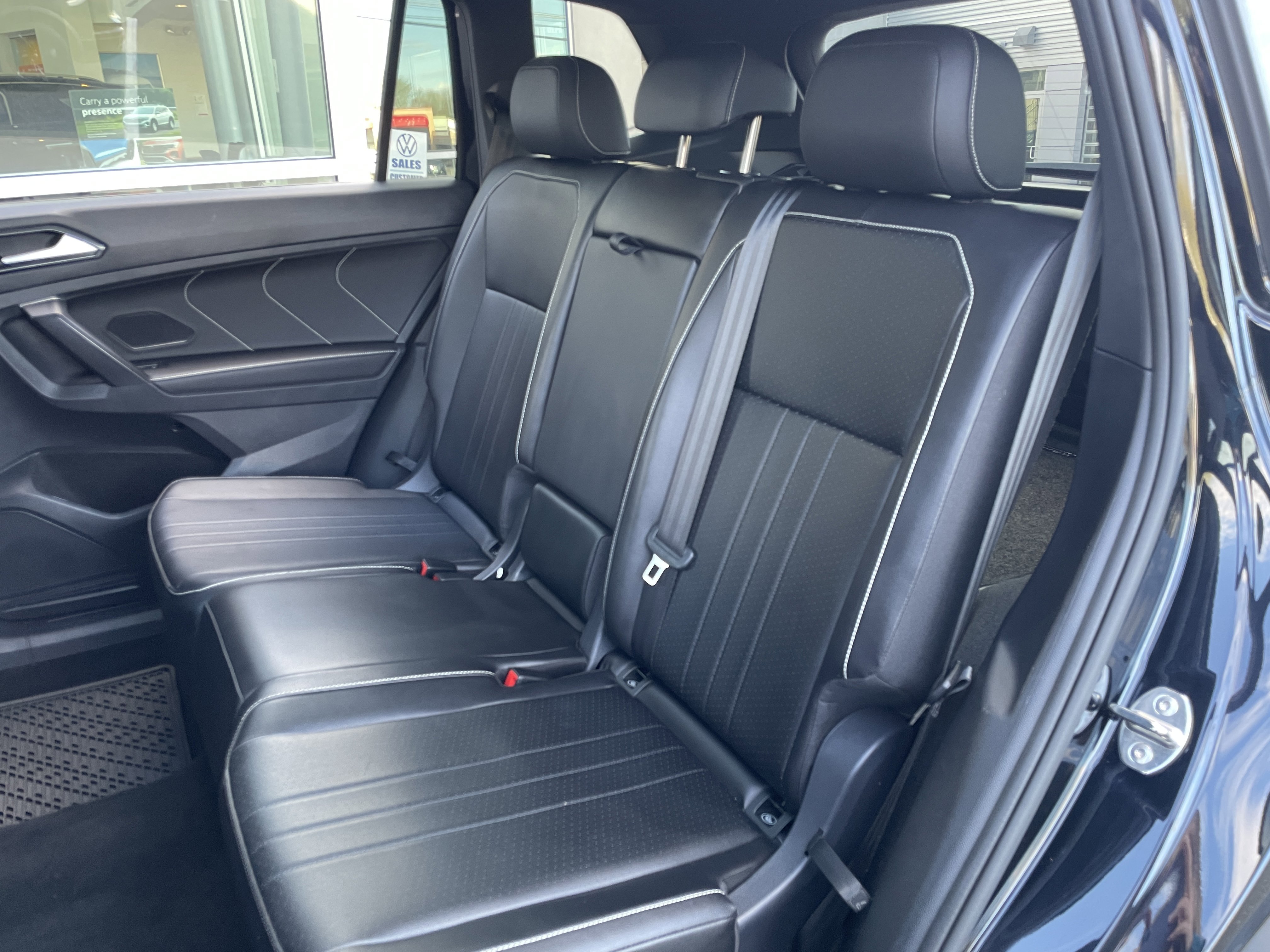Certified 2024 Volkswagen Tiguan SE R-Line AWD/4WD image 9