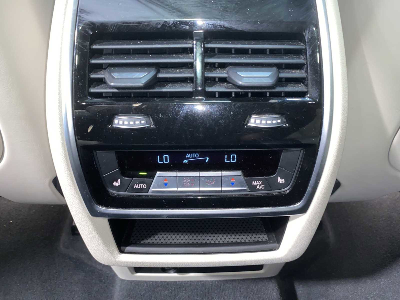 Used 2019 BMW X7 xDrive50i w/ Premium Package AWD/4WD image 25