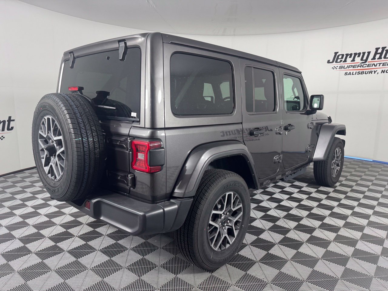 Used 2026 Jeep Wrangler Unlimited Sahara AWD/4WD image 7