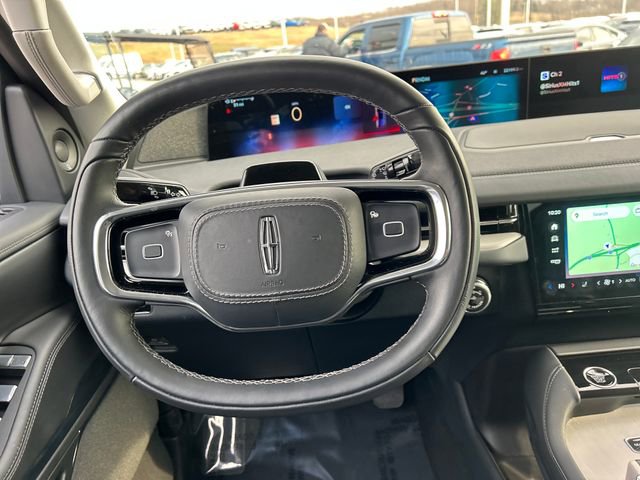 Used 2025 Lincoln Navigator Reserve AWD/4WD image 11